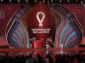 Le président de la FIFA, Gianni Infantino, s'exprime avant le tirage au sort de la Coupe du monde de football 2022 au Doha Exhibition and Convention Center à Doha, au Qatar, le 1er avril 2022.