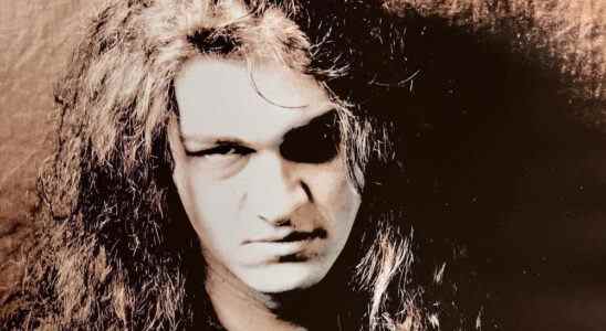 L'ancien guitariste de Cradle of Filth, Stuart Anstis, décède à 48 ans.
