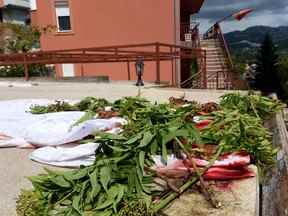 Cette photo prise le samedi 13 août 2022 montre la scène du crime un jour après une fusillade de masse à Cetinje, au Monténégro.