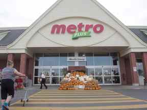 Un supermarché Metro à Ste.  Marthe-sur-le-Lac, Qué.  Sur une base ajustée, Metro affirme avoir gagné 1,18 cents par action diluée pour le trimestre, contre 1,06 $ par action diluée un an plus tôt.