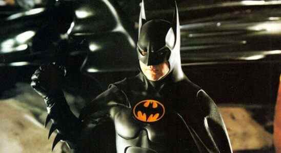 Le directeur de Batgirl partage une image de Leslie Grace et Michael Keaton en costume