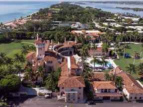 Une vue aérienne de la maison de Mar-a-Lago de l'ancien président américain Donald Trump après que Trump a déclaré que des agents du FBI l'avaient perquisitionnée, à Palm Beach, en Floride, le 15 août 2022.