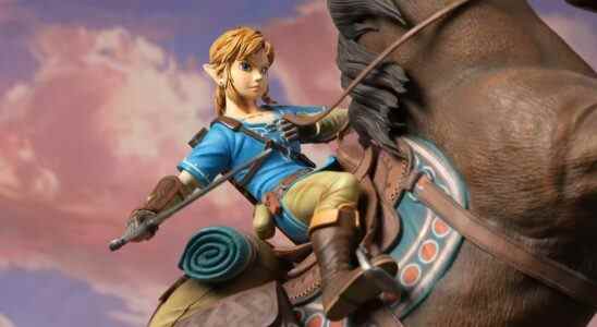 Les 4 premières figurines taquinent la légende de la statue en résine « Link On Horseback » de Zelda