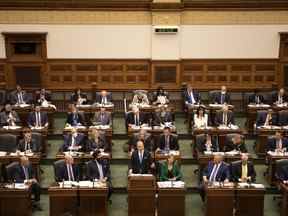 Peter Bethlenfalvy, ministre des Finances de l'Ontario, présente le budget 2022 du gouvernement provincial à l'Assemblée législative de Queens Park, à Toronto, le jeudi 28 avril 2022.