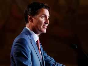 Le premier ministre Justin Trudeau prend la parole lors d'un dîner de bienvenue pour le chancelier allemand Olaf Scholz au Musée royal de l'Ontario à Toronto, le lundi 22 août 2022.
