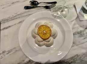 Tarte au citron meringuée renversée – Rita DeMontis photo