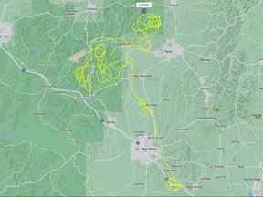 La trajectoire de vol d'un petit avion bimoteur Beech C90A est vue après que son pilote a menacé de s'écraser intentionnellement sur un Walmart dans le Mississippi, selon la police locale de Tupelo, Mississippi, le 3 septembre 2022.
