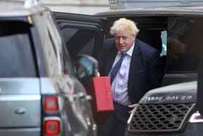 Le Premier ministre britannique Boris Johnson arrive à Downing Street à Londres, le 5 septembre 2022.