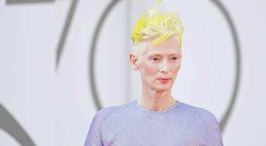Tilda Swinton fait ses débuts dans la transformation des cheveux au néon au Festival du film de Venise