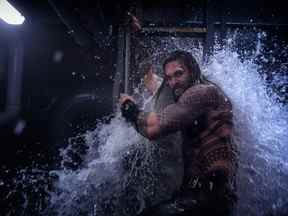 Jason Momoa dans le rôle d'Aquaman/Arthur Curry dans une scène d'