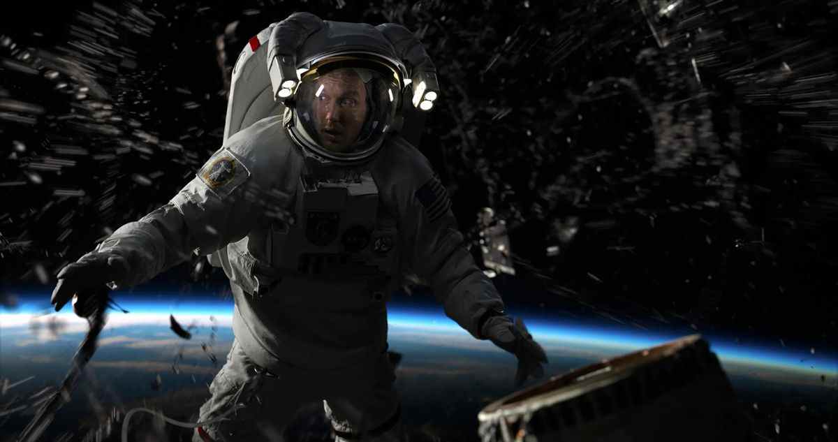 Patrick Wilson a l'air surpris dans l'espace dans son uniforme d'astronaute dans Moonfall