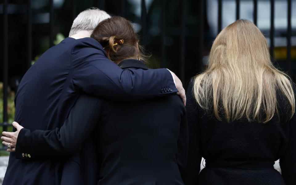 Le prince Andrew console ses filles - Jeff J Mitchell/Getty