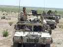 La Défense nationale veut remplacer les véhicules tactiques polyvalents fabriqués aux États-Unis par les forces spéciales canadiennes, présentés ici en Afghanistan.  L'objectif est d'acheter entre 55 et 75 véhicules neufs.