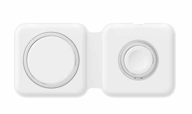 Le MagSafe Duo d'Apple n'est pas bon marché, mais c'est un chargeur sans fil particulièrement compact et adapté aux voyages pour recharger la batterie de votre Apple Watch, AirPods ou iPhone récent.