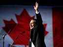 Pierre Poilievre célèbre après avoir été élu nouveau chef du Parti conservateur du Canada à Ottawa, Ontario, Canada, le 10 septembre 2022. REUTERS/Patrick Doyle
