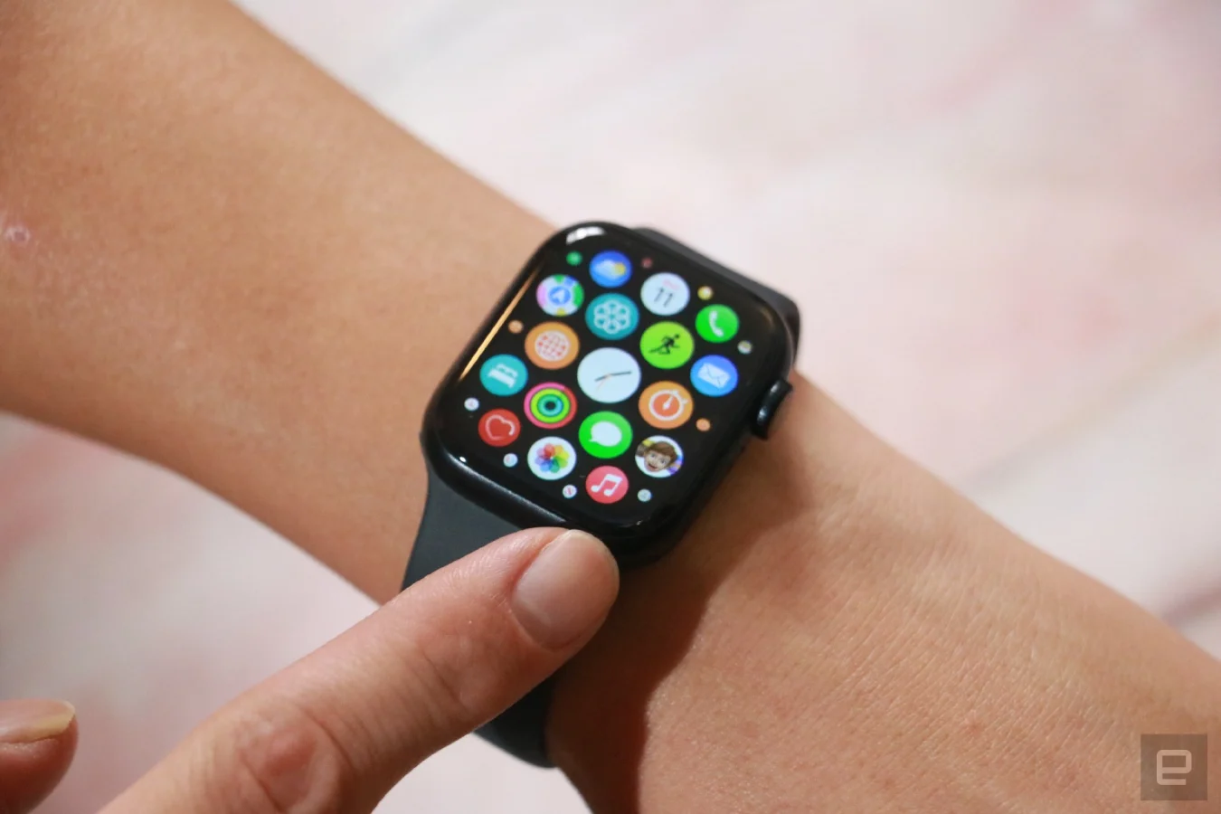 La page de toutes les applications en mode grille sur l'Apple Watch Series 7.