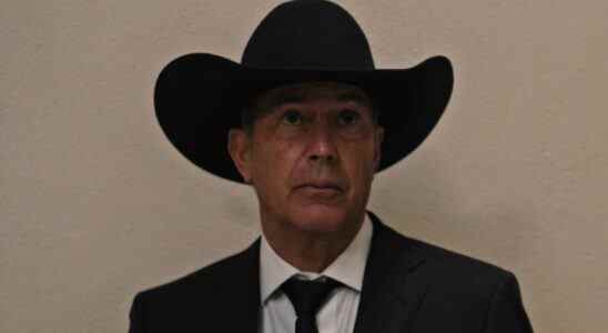 John Dutton in cowboy hat on Yellowstone