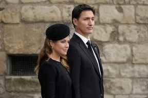 Sophie Grégoire Trudeau et le premier ministre du Canada Justin Trudeau quittent l'abbaye de Westminster après les funérailles de la reine Elizabeth II le 19 septembre 2022 à Londres.  (Photo de Christopher Furlong/Getty Images)