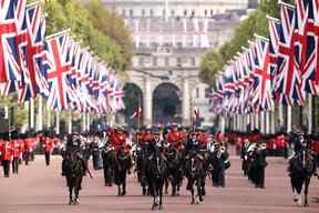 Des gendarmes de la Gendarmerie royale du Canada le long du Mall le 19 septembre 2022 à Londres.  (Photo de Dan Kitwood/Getty Images)