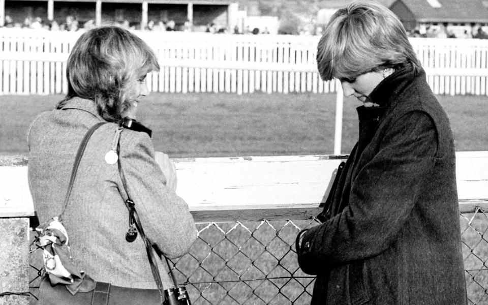 Camilla et Diana à l'hippodrome de Ludlow en 1980 - PA