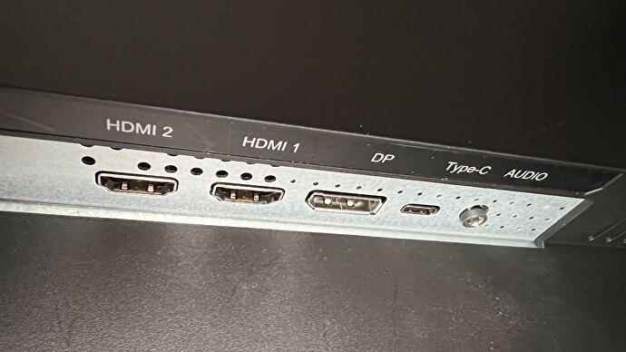 ports innocn 30c1r : deux hdmi, displayport, usb-c et 3,5 mm