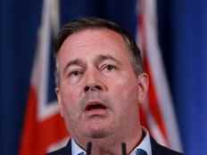 Jason Kenney, bientôt premier ministre de l'Alberta, se moque de lui-même dans son discours