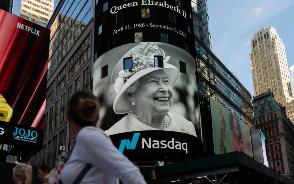 Une image de la reine Elizabeth II affichée sur le panneau d'affichage numérique de Times Square - David Dee Delgado/Getty
