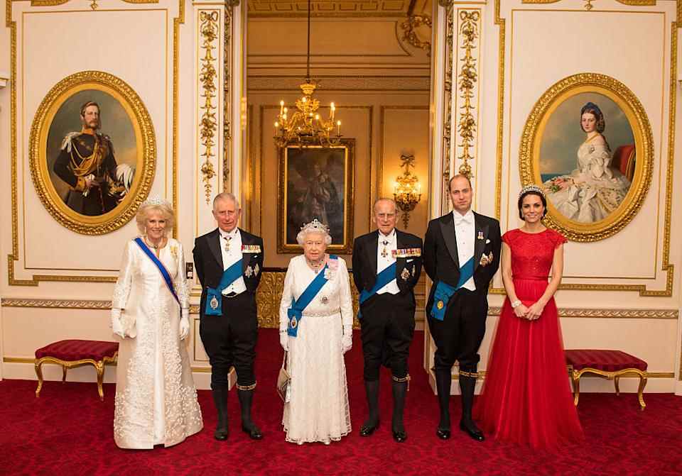 En photo avec d'autres membres de la famille royale lors d'une réception pour les membres du corps diplomatique au palais de Buckingham en décembre 2016. (Getty Images)