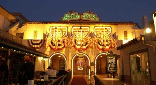 Alice Cooper, Josh Homme et d'autres rockers se joignent à un concert au profit de la restauration du théâtre historique de Palm Springs.