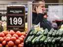Les géants de l'épicerie Empire et Loblaw affirment que l'inflation alimentaire semble se stabiliser.