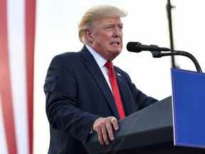 L'ancien président américain Donald Trump organise un rassemblement à Mendon, Illinois, États-Unis, le 25 juin 2022.
