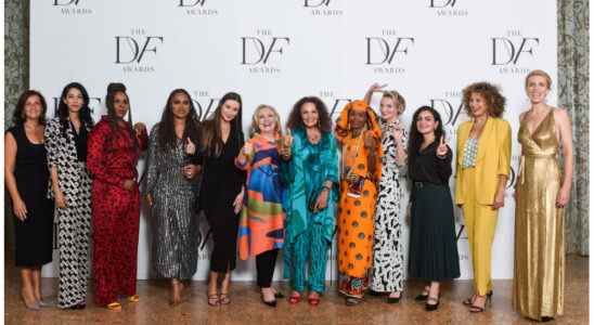 Hillary Clinton et Donna Langley rendent hommage à Ava DuVernay en tant que "Path Breaker" et "Change Maker" aux DVF Awards à Venise.