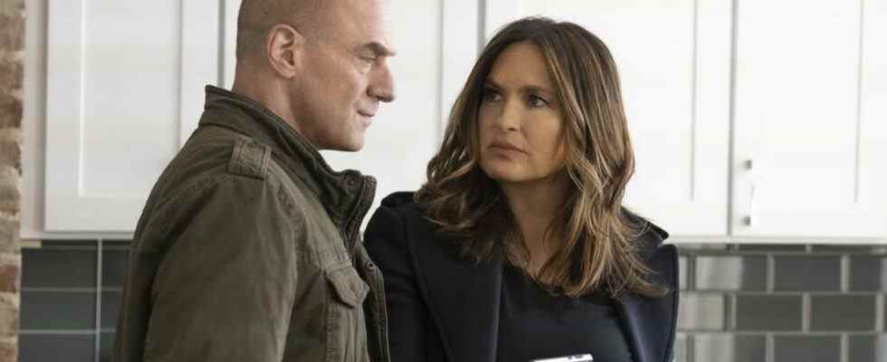Benson and Stabler in a house in Law and Order: Organized Crime