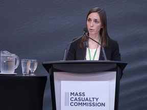 Sandra McCulloch, avocate chez Patterson Law, représentant de nombreuses familles de victimes de la fusillade de masse de 2020 en Nouvelle-Écosse, s'adresse à l'enquête de la Mass Casualty Commission le lundi 20 septembre 2022.