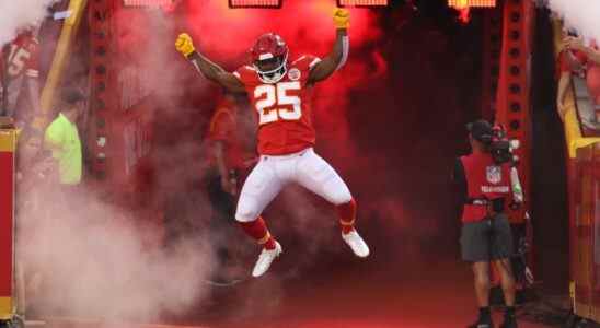 KANSAS CITY, MO - SEPTEMBER 15: Kansas City Chiefs running back Clyde Edwards-Helaire (25) leaps when introduced before an NFL game between the Los Angeles Chargers and Kansas City Chiefs on September 15, 2022 at GEHA Field at Arrowhead Stadium in Kansas City, MO.  Photo by Scott Winters/Icon Sportswire via Getty Images)
