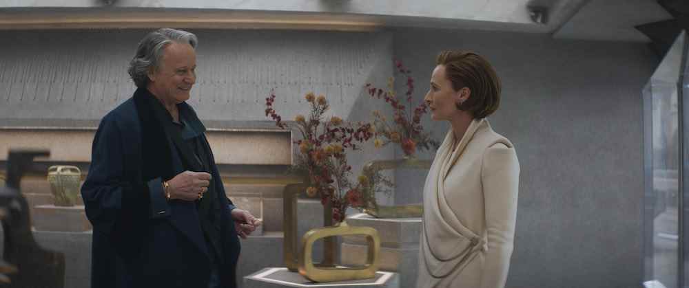 Andor Disney+ Star Wars Luthen Rael (Stellan Skarsgard) et Mon Mothma (Genevieve O'Reilly) dans ANDOR sur Disney+.  ©2022 Lucasfilm Ltd