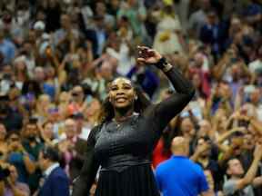 Serena Williams des États-Unis après avoir battu Anett Kontaveit d'Estonie lors de la troisième journée du tournoi de tennis US Open 2022 au USTA Billie Jean King National Tennis Center.
