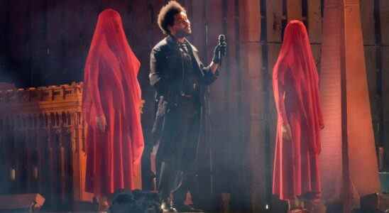 The Weeknd forcé de couper le spectacle du stade de LA après avoir perdu sa voix