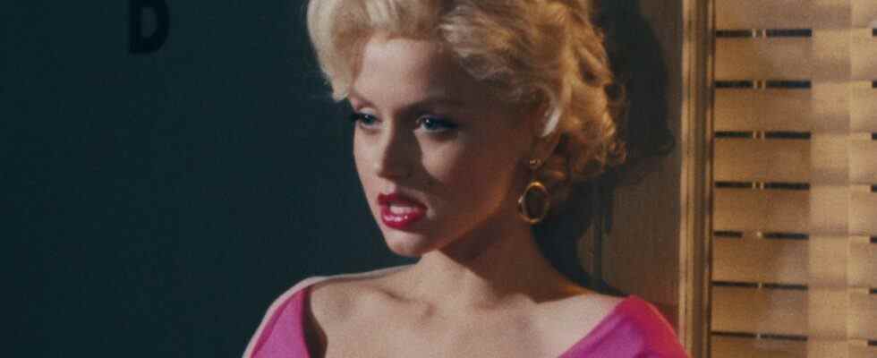 Ana de Armas as Marilyn Monroe wearing pink dress in Blonde