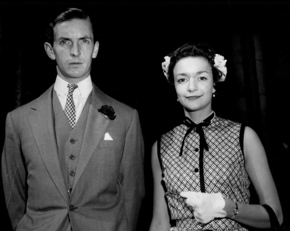Lady Mary avec son premier mari, Adrian Bailey, en 1954 - Shutterstock