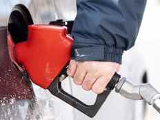 Les prix de l'essence augmentent dans certaines villes du Canada jusqu'à 19 cents
