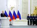 Le président russe Vladimir Poutine assiste à une cérémonie pour déclarer l'annexion des territoires sous contrôle russe des quatre régions ukrainiennes de Donetsk, Louhansk, Kherson et Zaporizhzhia le 30 septembre 2022. 