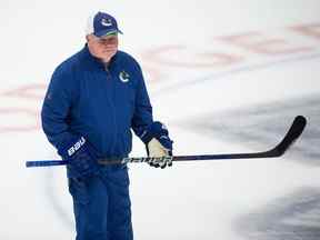 L'entraîneur des Canucks Bruce Boudreau à l'entraînement au Rogers Arena vendredi.  Photo: Jason Payne