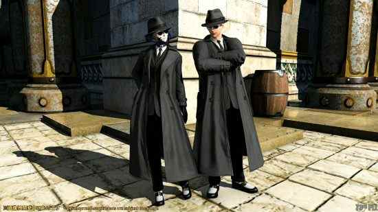 FFXIV 6.25 - nouvelles tenues d'espionnage : deux personnages portant chacun un costume et une cravate noirs, un long manteau noir et un trilby noir