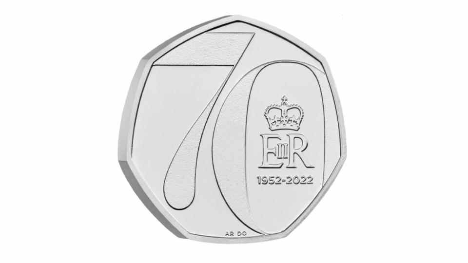 C'est la première fois que la Royal Mint célèbre un événement royal sur une pièce de 50 pence.  (La Monnaie Royale)