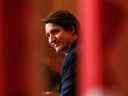 Le premier ministre Justin Trudeau assiste à une conférence de presse pour annoncer que la Loi sur les mesures d'urgence est abrogée, à Ottawa le 23 février.