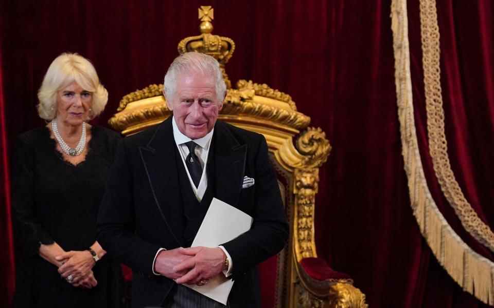 Camilla a rejoint le roi Charles lors de son accession en septembre après la mort de la reine Elizabeth - JONATHAN BRADY/AFP