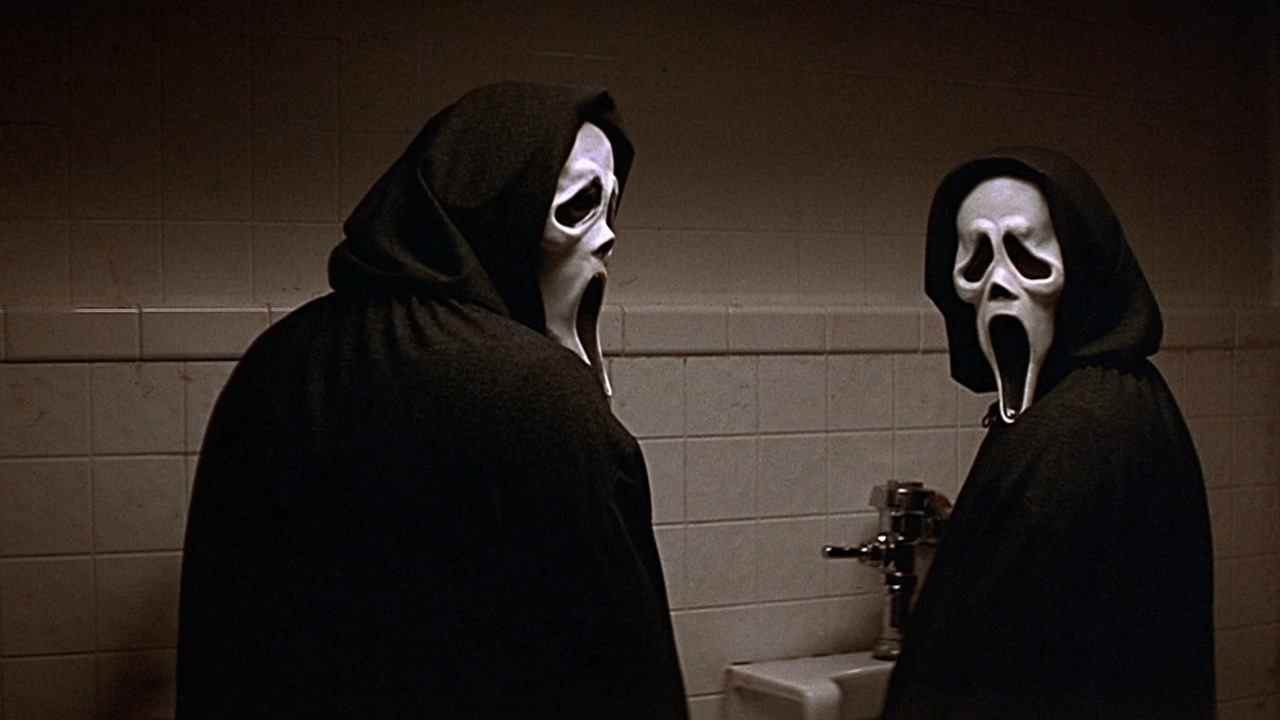 Scream 2 est la meilleure suite de Slasher de film d'horreur, de Wes Craven et Kevin Williamson, analyse et réponse intelligentes et méta