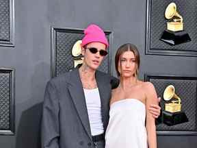 Justin et Hailey Bieber assistent aux Grammy Awards à Las Vegas, le 3 avril 2022.