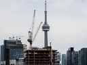 Le ralentissement du marché réel de Toronto et la hausse des taux d'intérêt ont freiné la demande sur le marché des copropriétés en pré-construction.